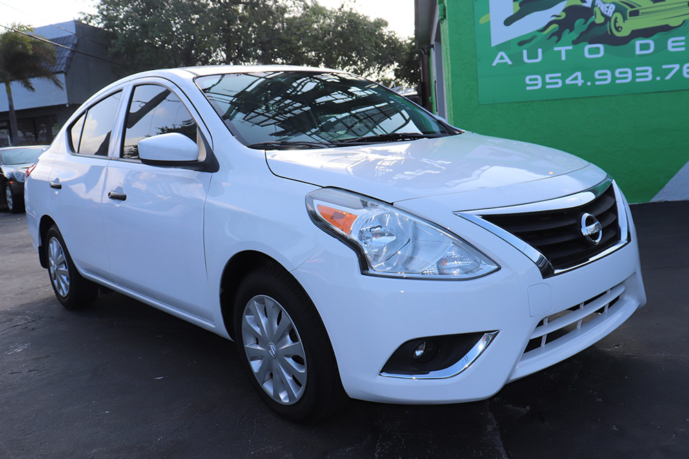 NISSAN VERSA 2017